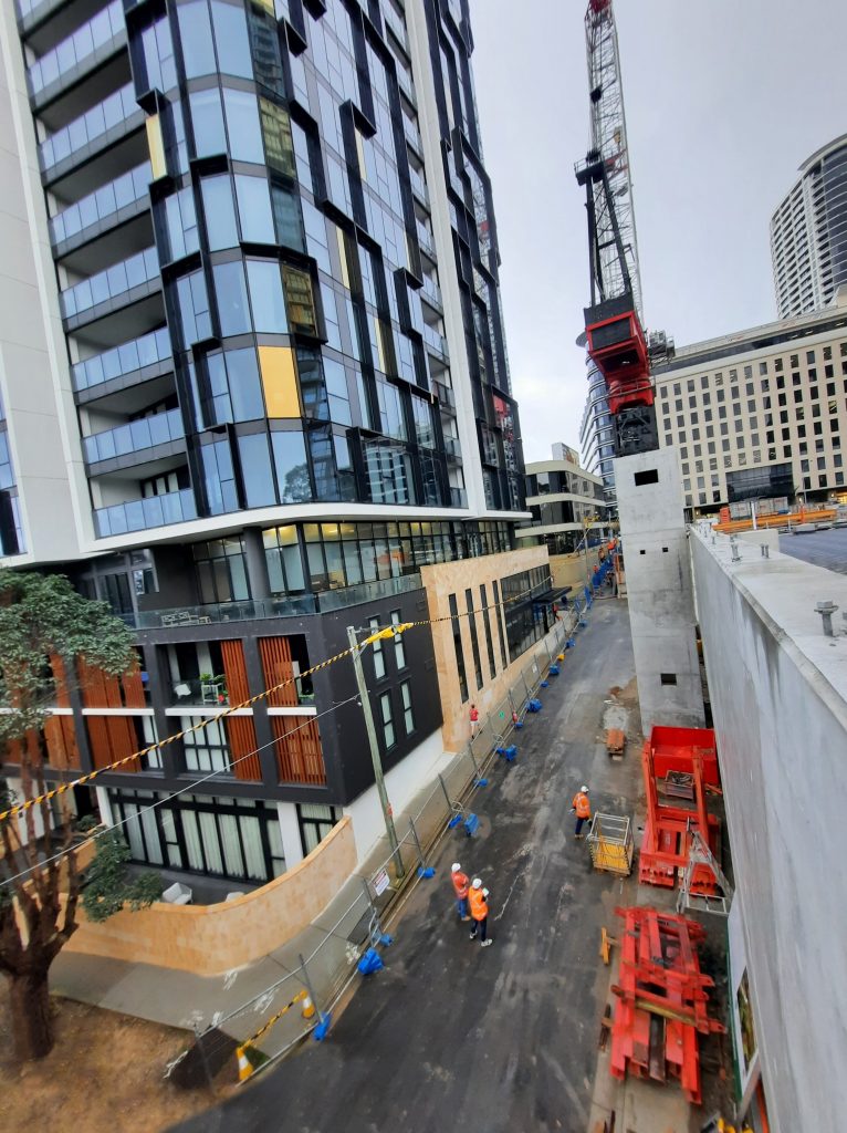 The M2480D was installed and removed using Marr’s Grove GMK6400 mobile crane.