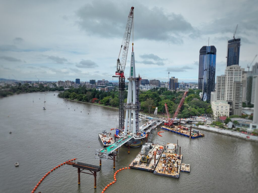 M2480D lifting the final section of the 95m tall bridge mast into place.
