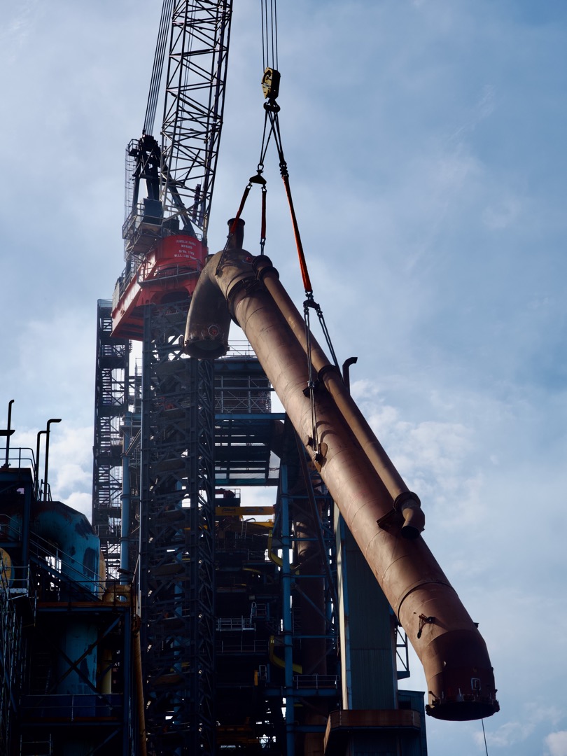 Marr M2480D lifting the 170T, 54m-long downcomer at BlueScope No6BF Reline Project